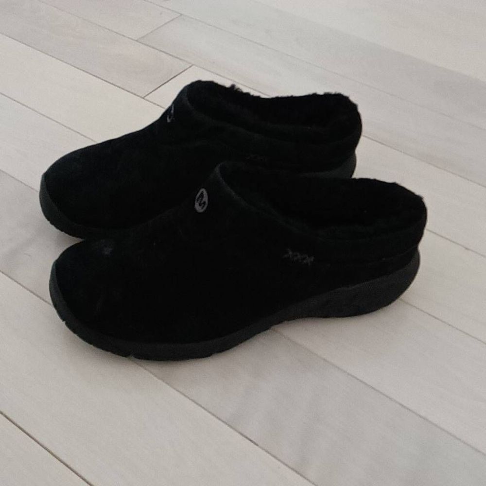 Merrell Women's Black Encore Ice Slip-On Suede Clogs Size 8
